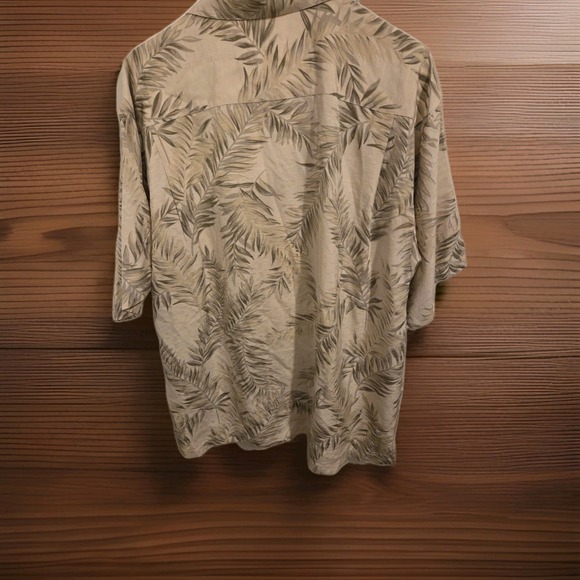 Tommy Bahama Men's Silk Shirt - Size L - Short Sleeve - Pre Owned - Picture 6 of 6